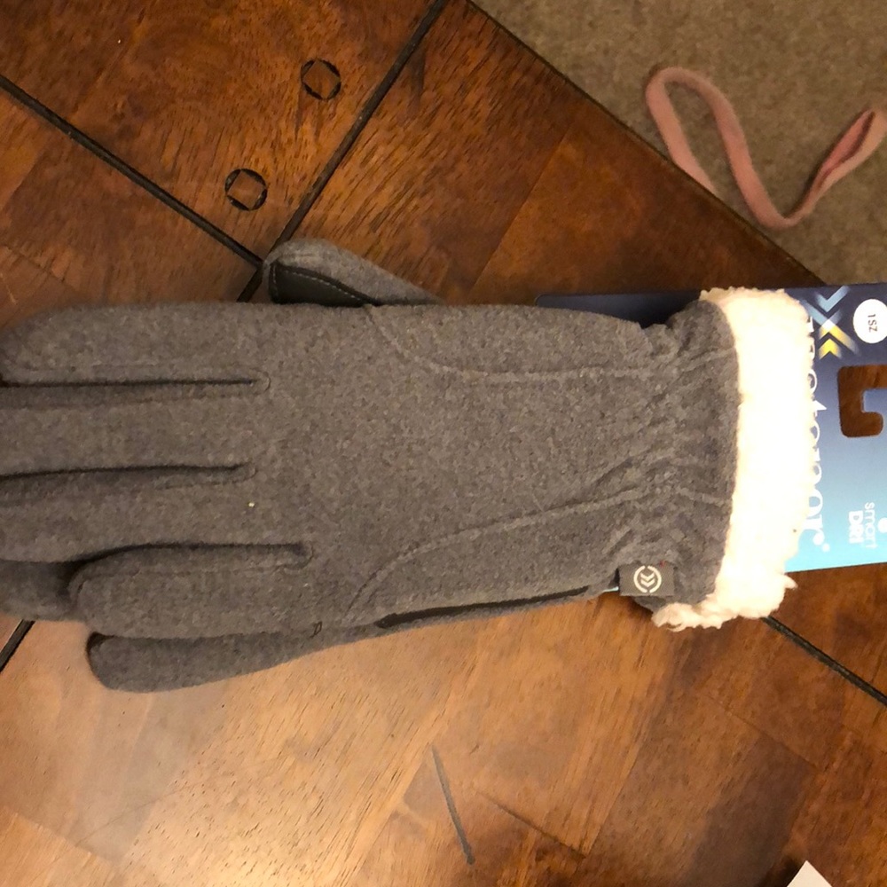 Isotoner Women’s Gloves smart dry